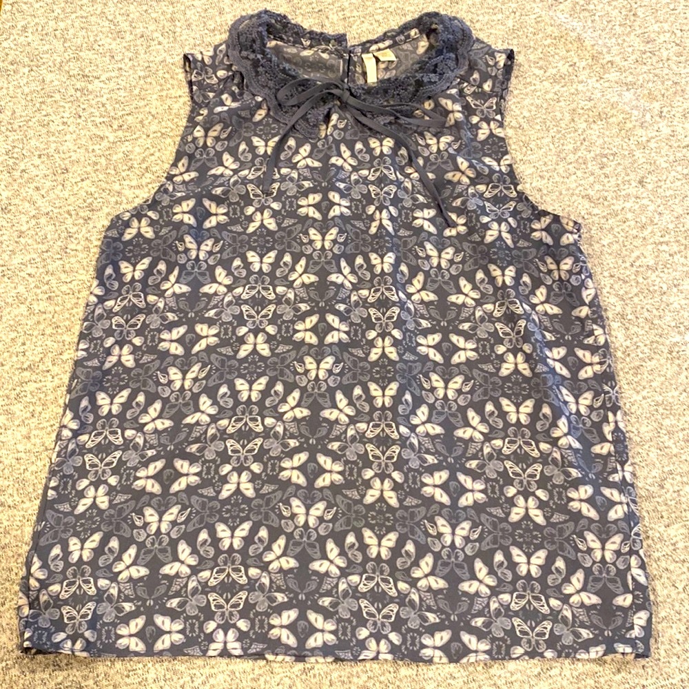 Lauren Conrad Blouse Size XS Light Blue with Butterflies/Lace Collar